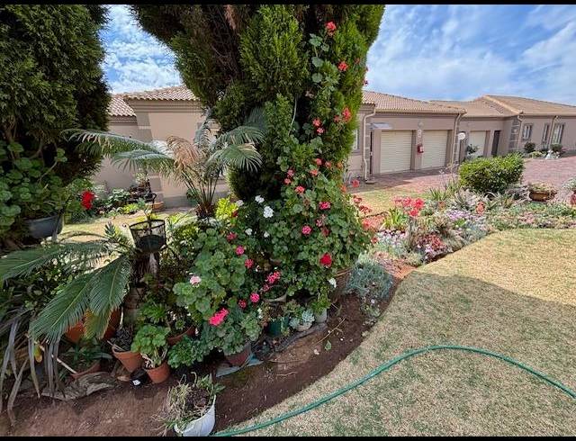 3 BEDROOM TOWNHOUSE FOR SALE IN VANDERBIJLPARK SE 2